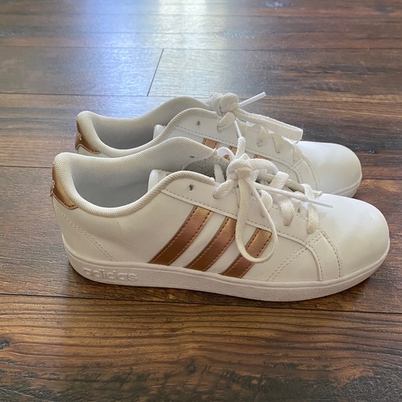 girls rose gold adidas shoes